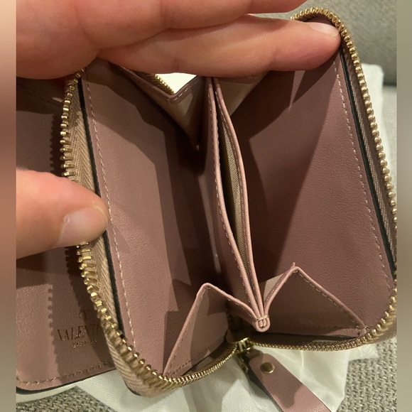 New Valentino Garavani Pink Mauve Wallet with Gold Studs - Picture 9 of 12